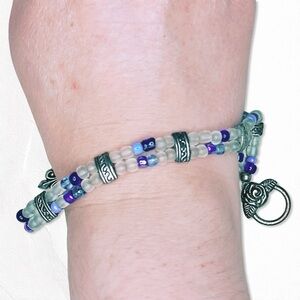 6100gc. Blue Iridescent Seed Bead Bracelet Handmade